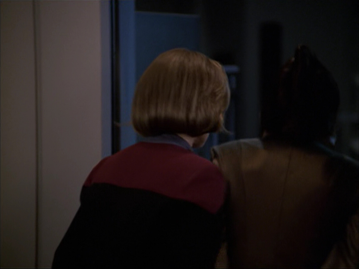 extant_StarTrek_VOY_6x07-DragonsTeeth_02763.jpg