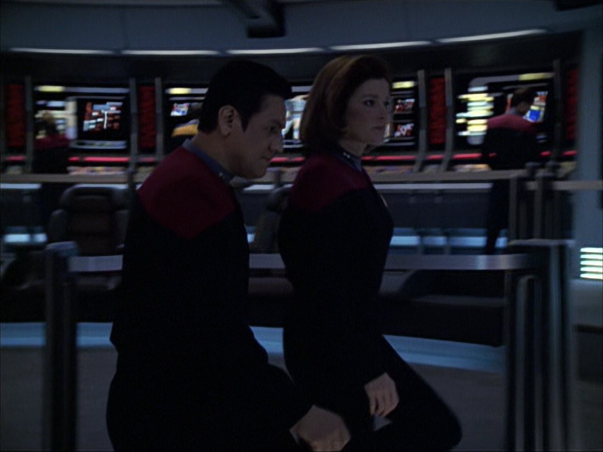 extant_StarTrek_VOY_6x07-DragonsTeeth_02779.jpg