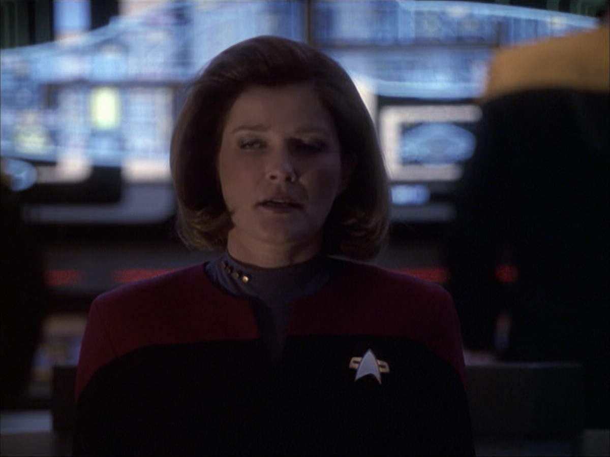extant_StarTrek_VOY_6x07-DragonsTeeth_02864.jpg