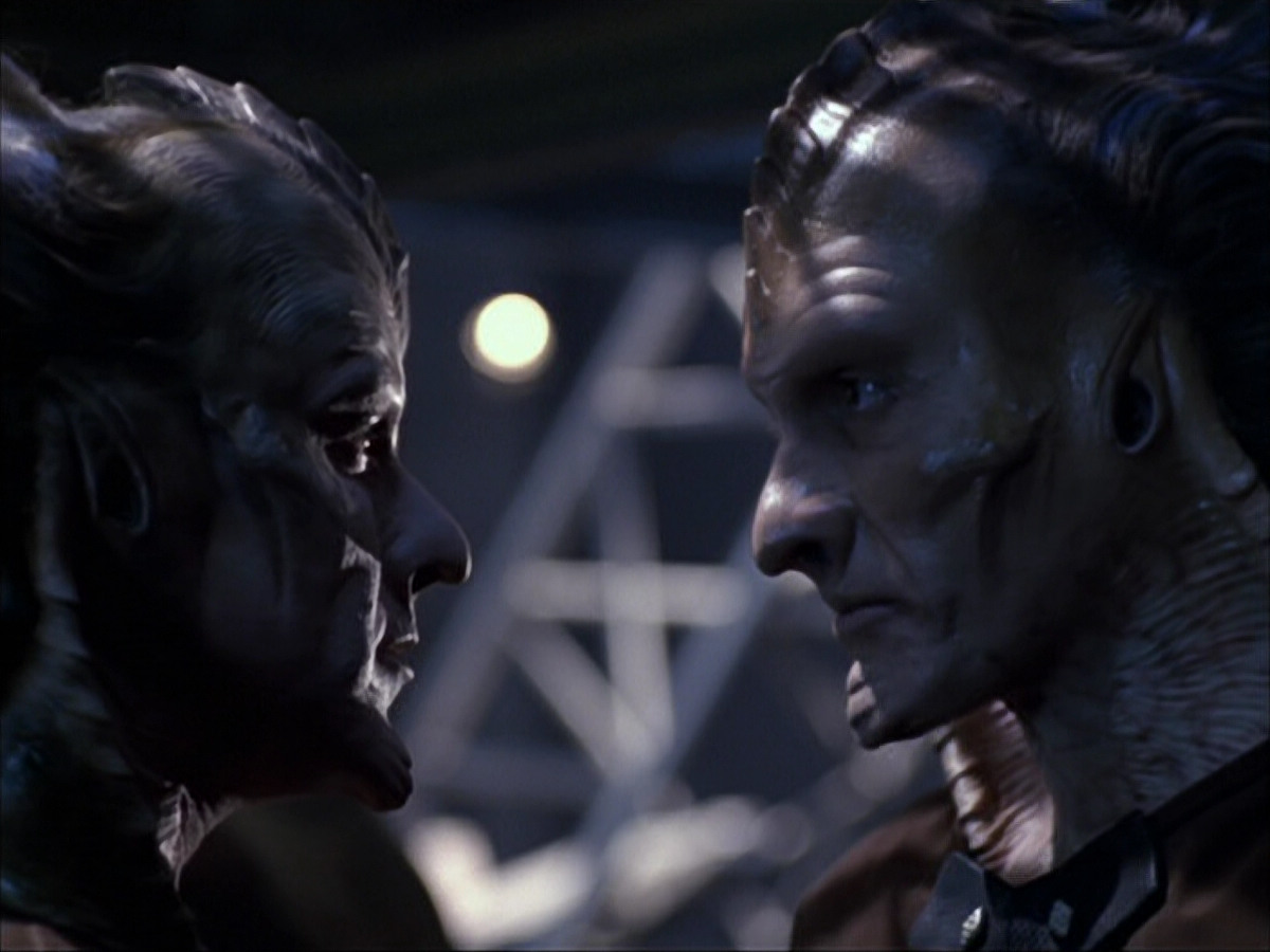 extant_StarTrek_VOY_6x07-DragonsTeeth_02919.jpg