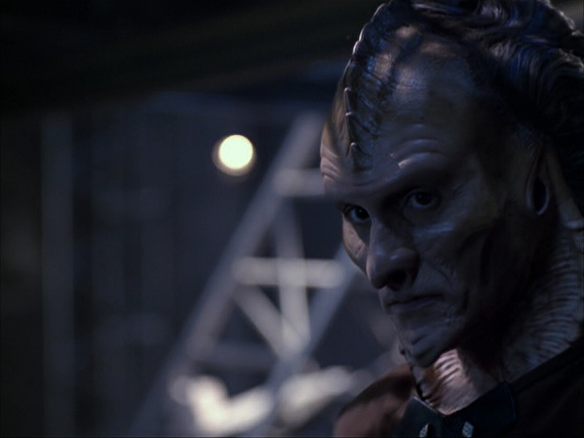 extant_StarTrek_VOY_6x07-DragonsTeeth_02926.jpg