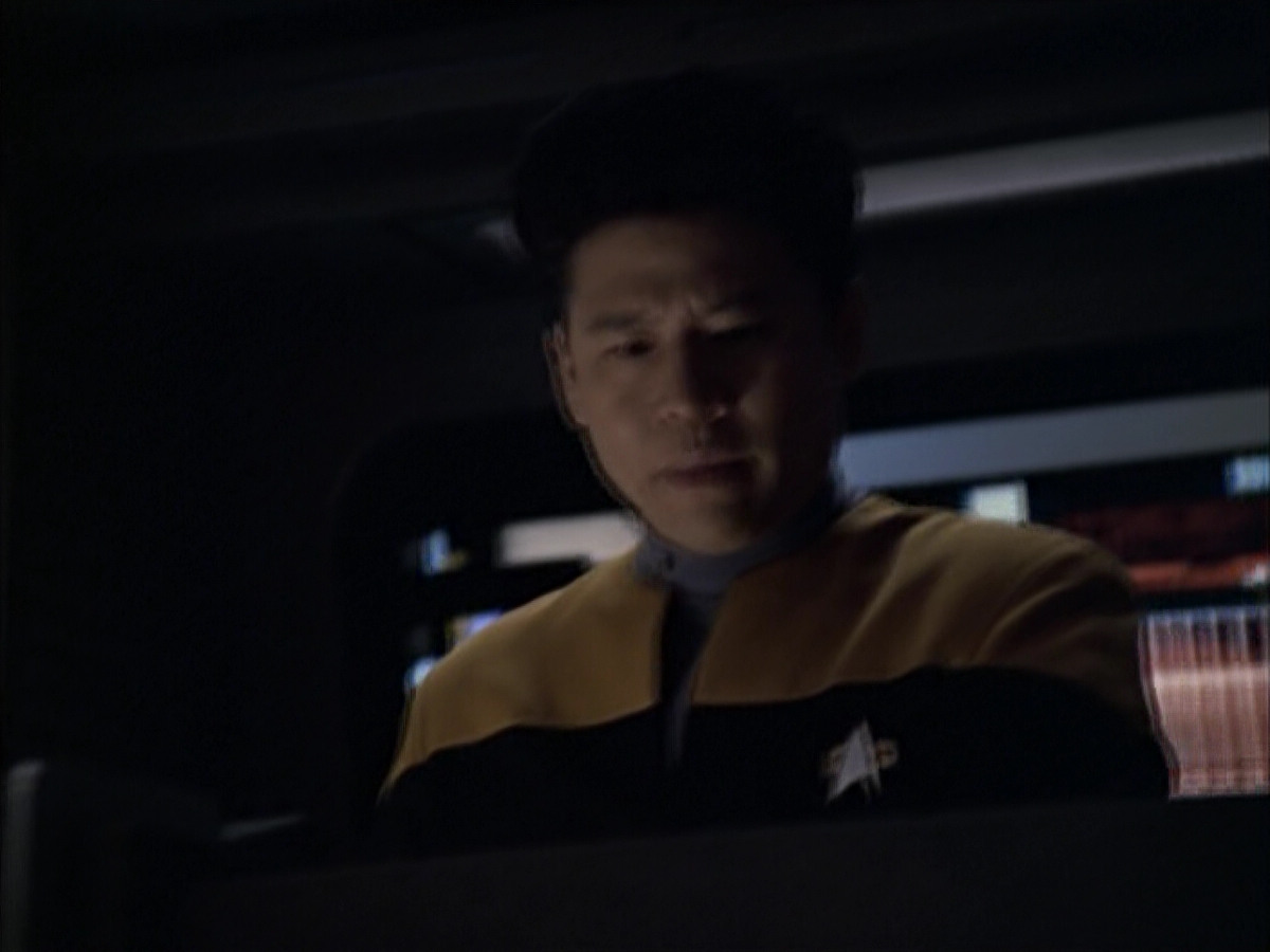extant_StarTrek_VOY_6x07-DragonsTeeth_02944.jpg