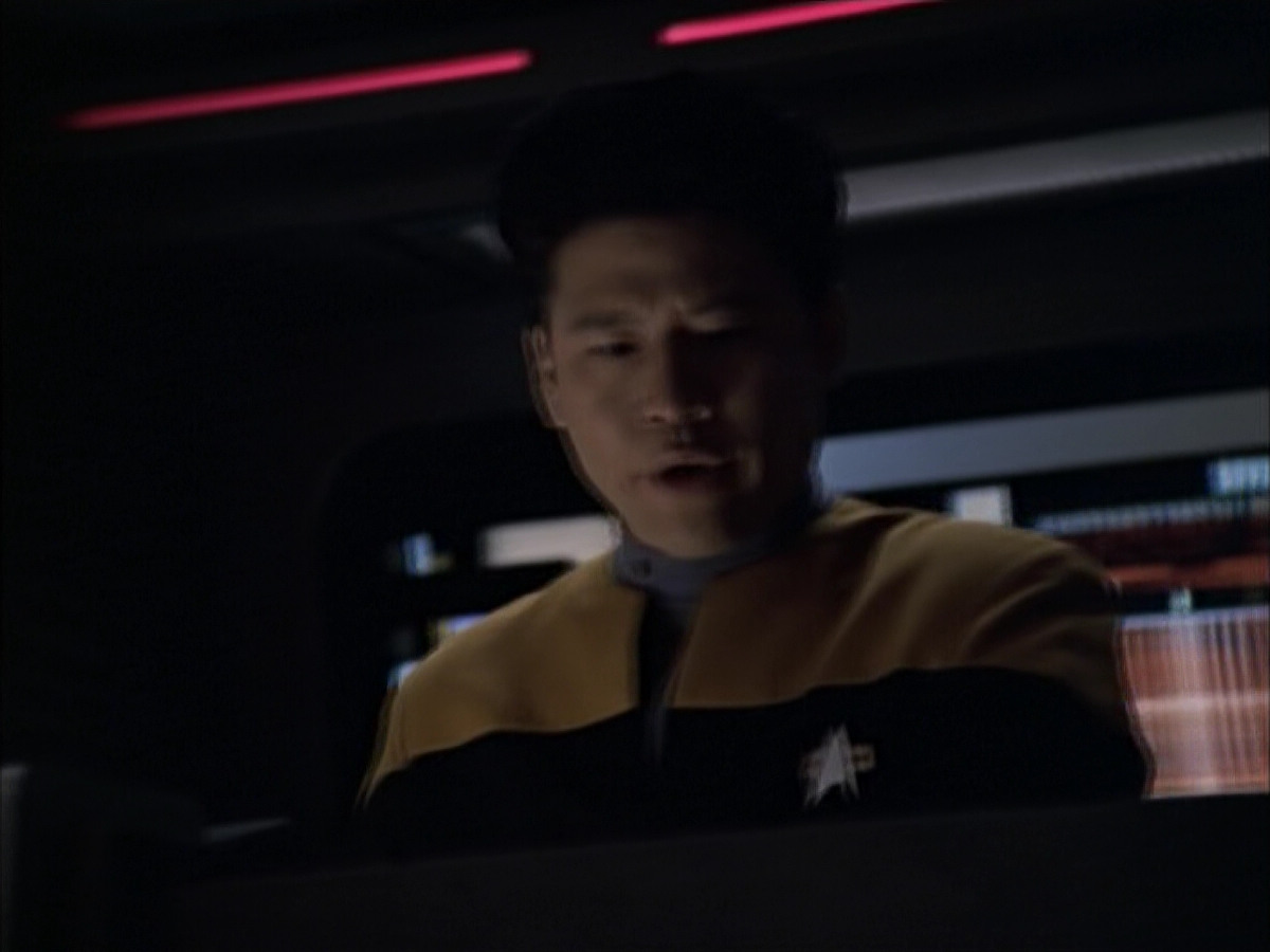 extant_StarTrek_VOY_6x07-DragonsTeeth_02945.jpg