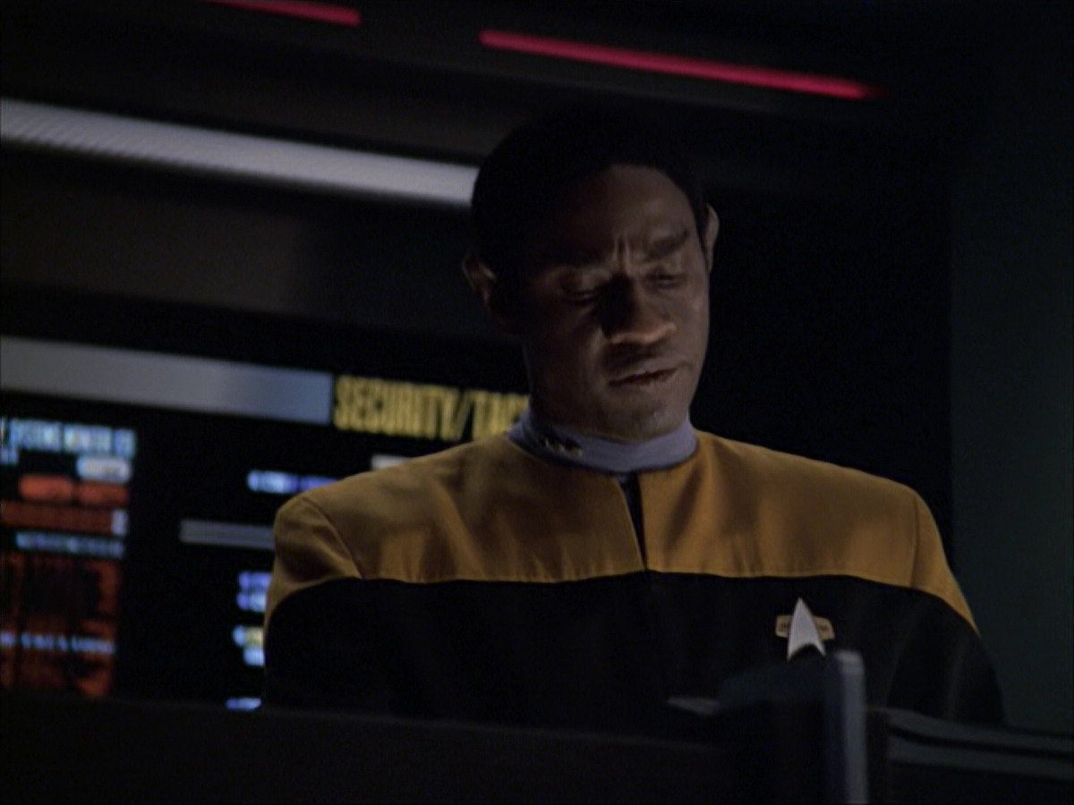 extant_StarTrek_VOY_6x07-DragonsTeeth_02948.jpg