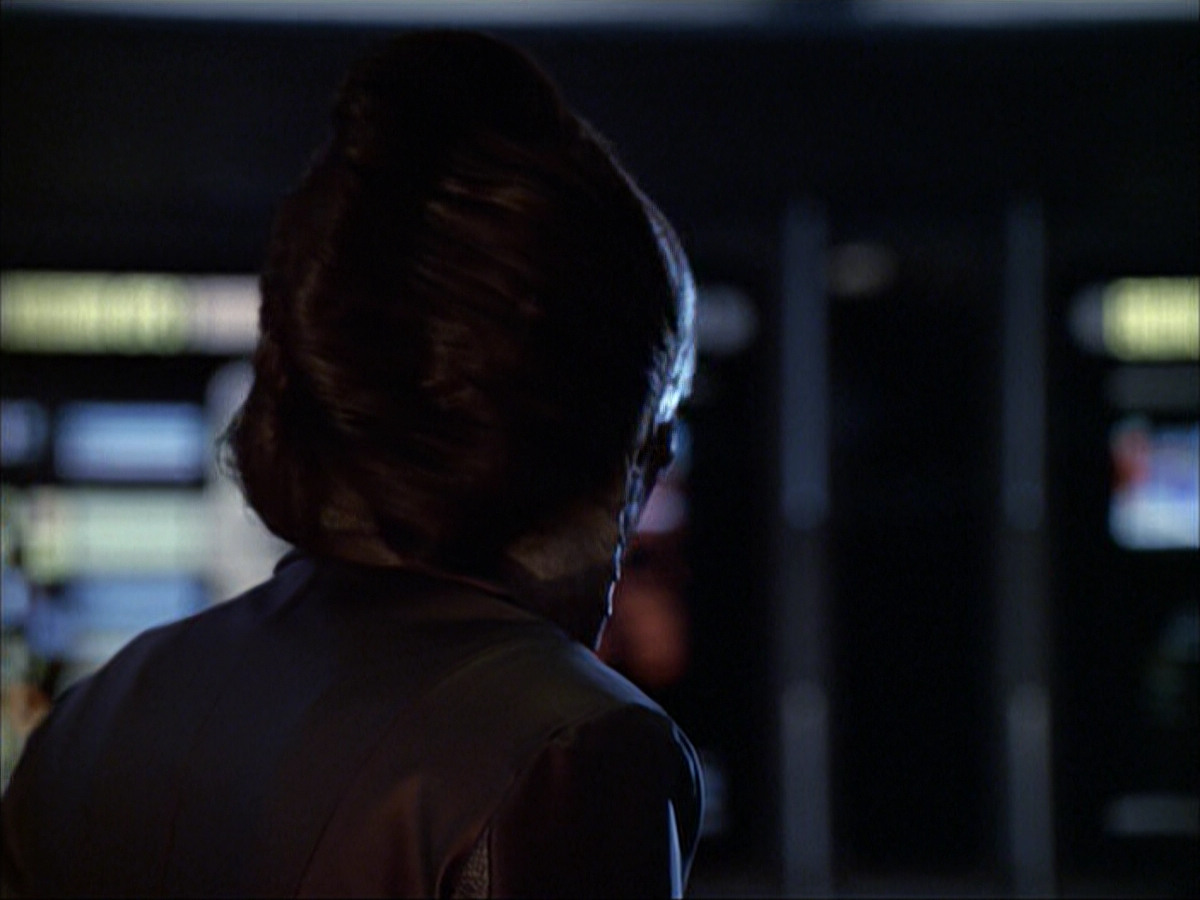 extant_StarTrek_VOY_6x07-DragonsTeeth_02954.jpg