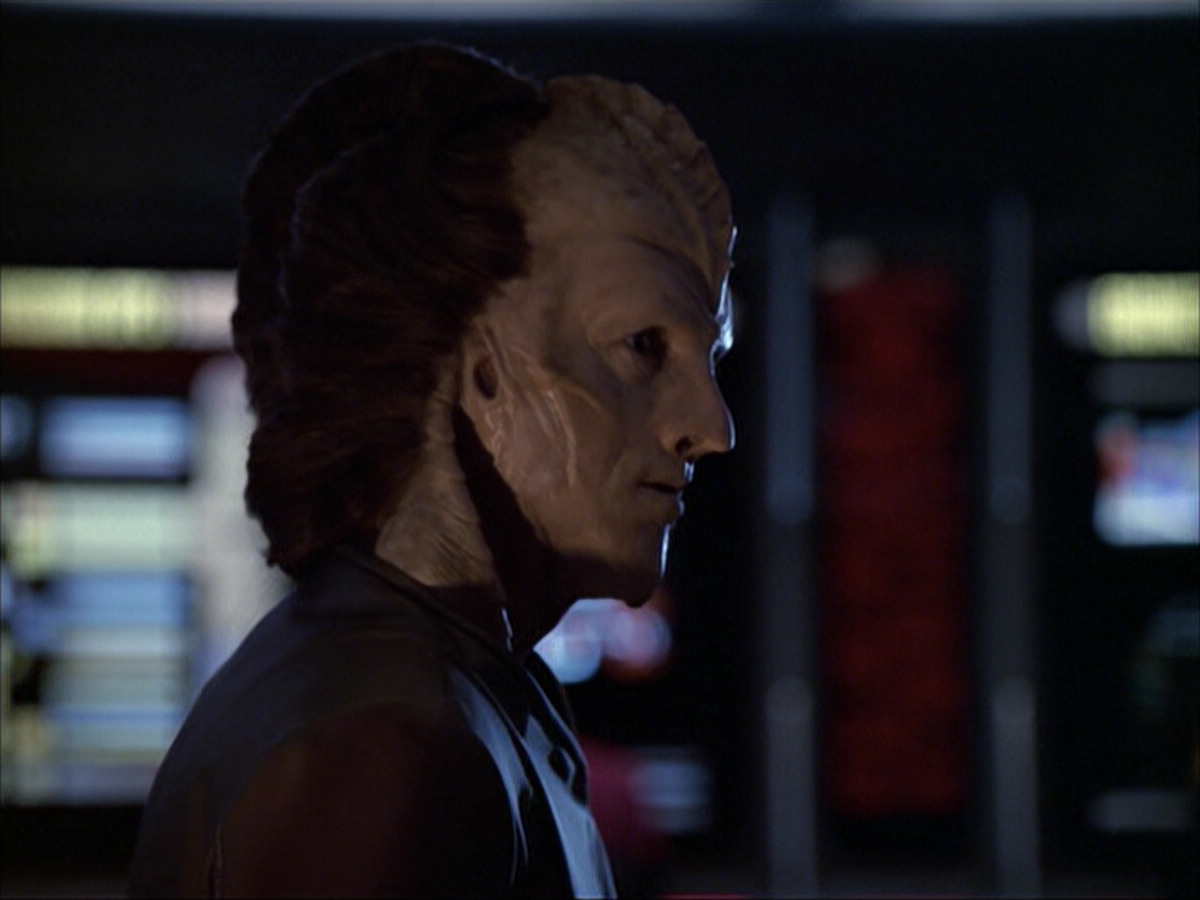 extant_StarTrek_VOY_6x07-DragonsTeeth_02955.jpg