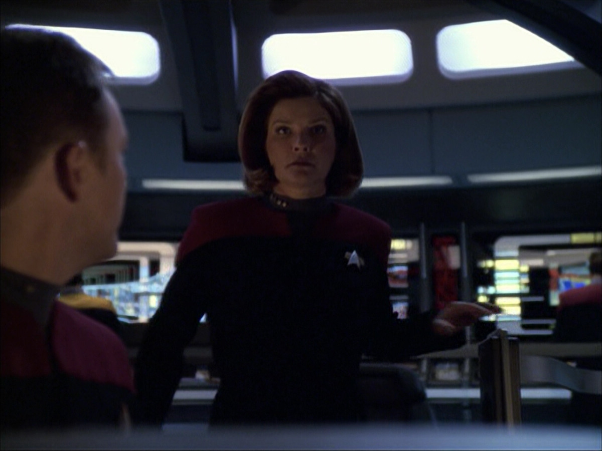 extant_StarTrek_VOY_6x07-DragonsTeeth_02970.jpg