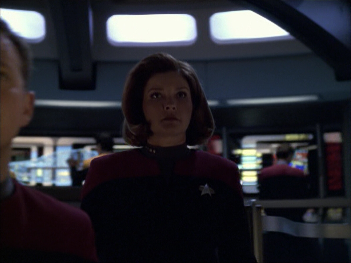 extant_StarTrek_VOY_6x07-DragonsTeeth_02971.jpg