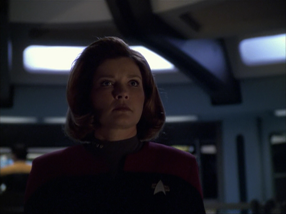 extant_StarTrek_VOY_6x07-DragonsTeeth_02972.jpg