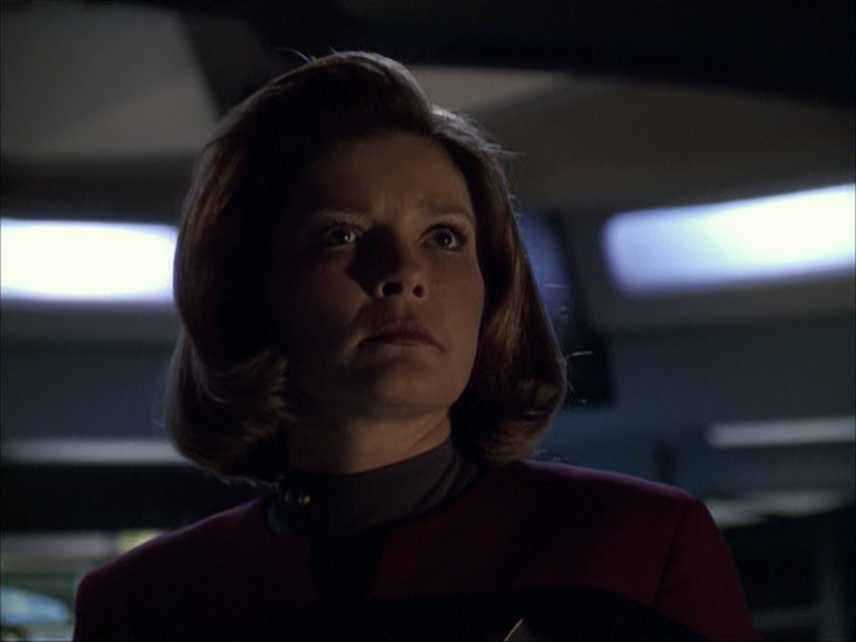 extant_StarTrek_VOY_6x07-DragonsTeeth_02973.jpg
