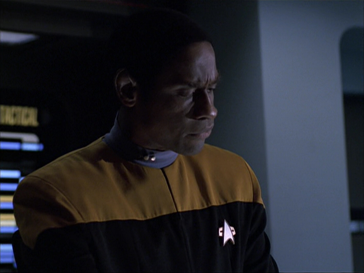 extant_StarTrek_VOY_6x07-DragonsTeeth_02989.jpg