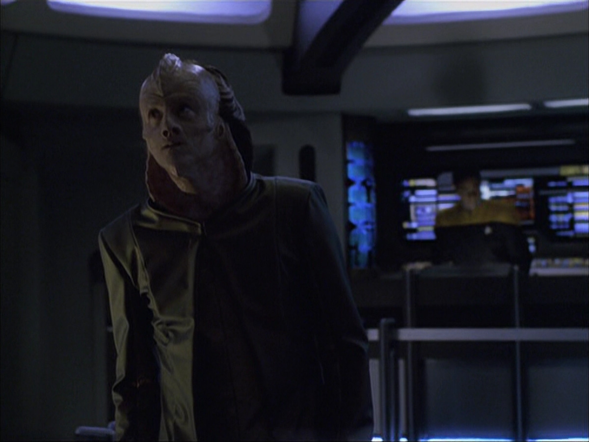 extant_StarTrek_VOY_6x07-DragonsTeeth_03000.jpg