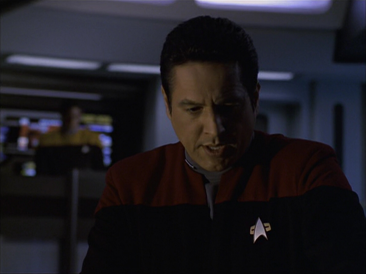 extant_StarTrek_VOY_6x07-DragonsTeeth_03004.jpg