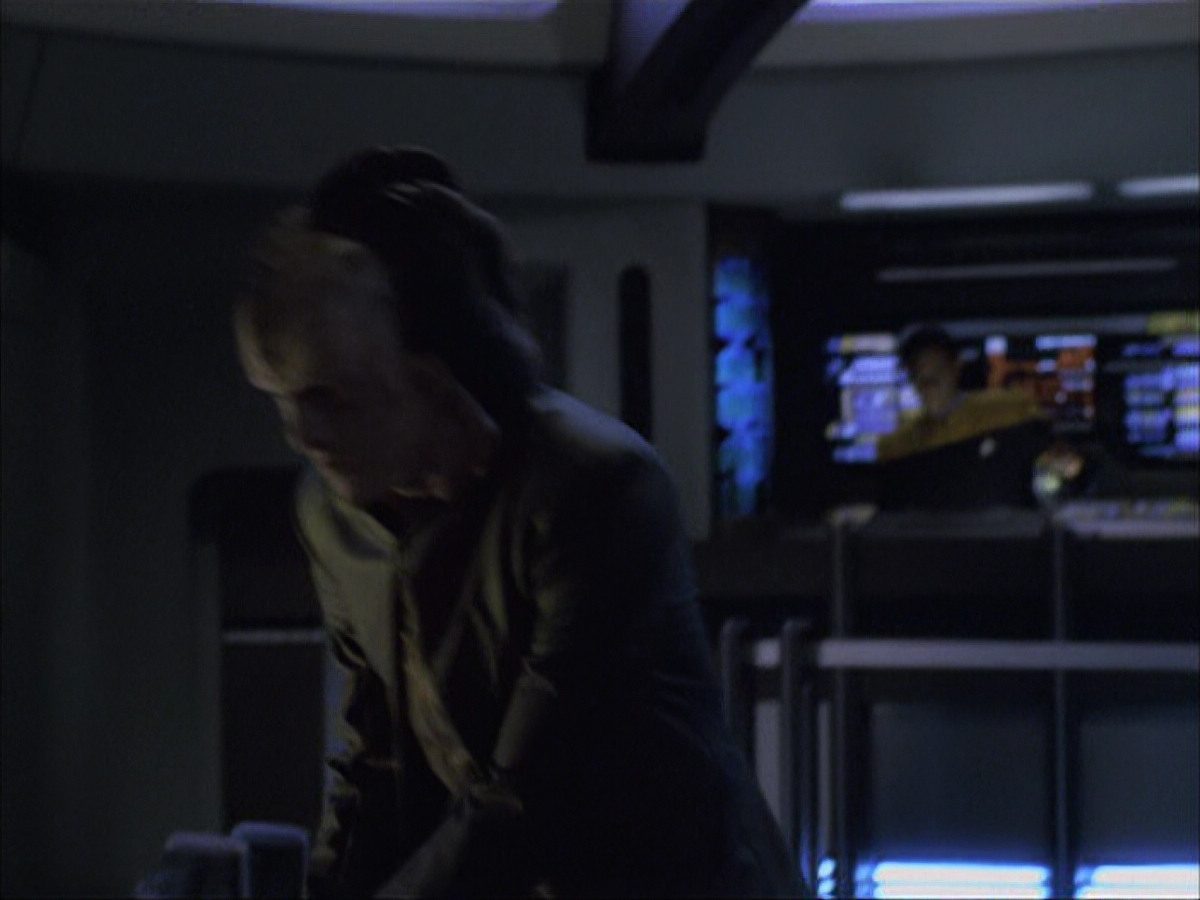 extant_StarTrek_VOY_6x07-DragonsTeeth_03013.jpg