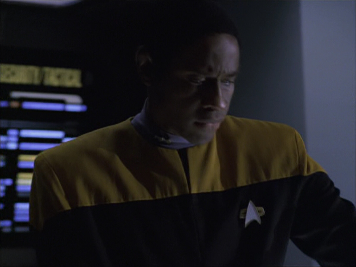extant_StarTrek_VOY_6x07-DragonsTeeth_03016.jpg