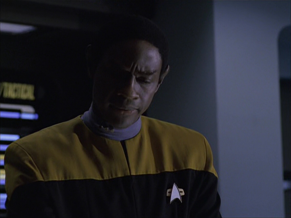 extant_StarTrek_VOY_6x07-DragonsTeeth_03019.jpg