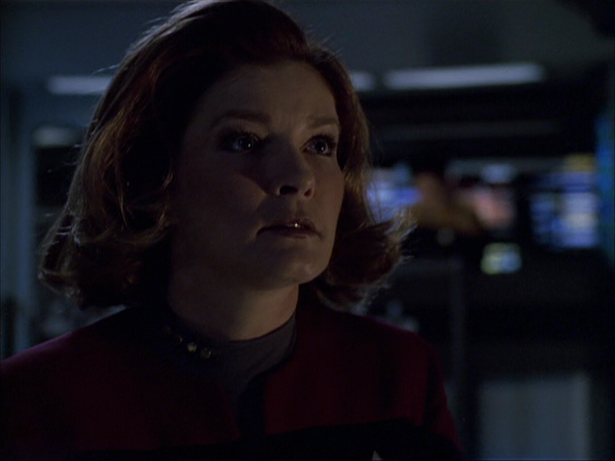 extant_StarTrek_VOY_6x07-DragonsTeeth_03050.jpg