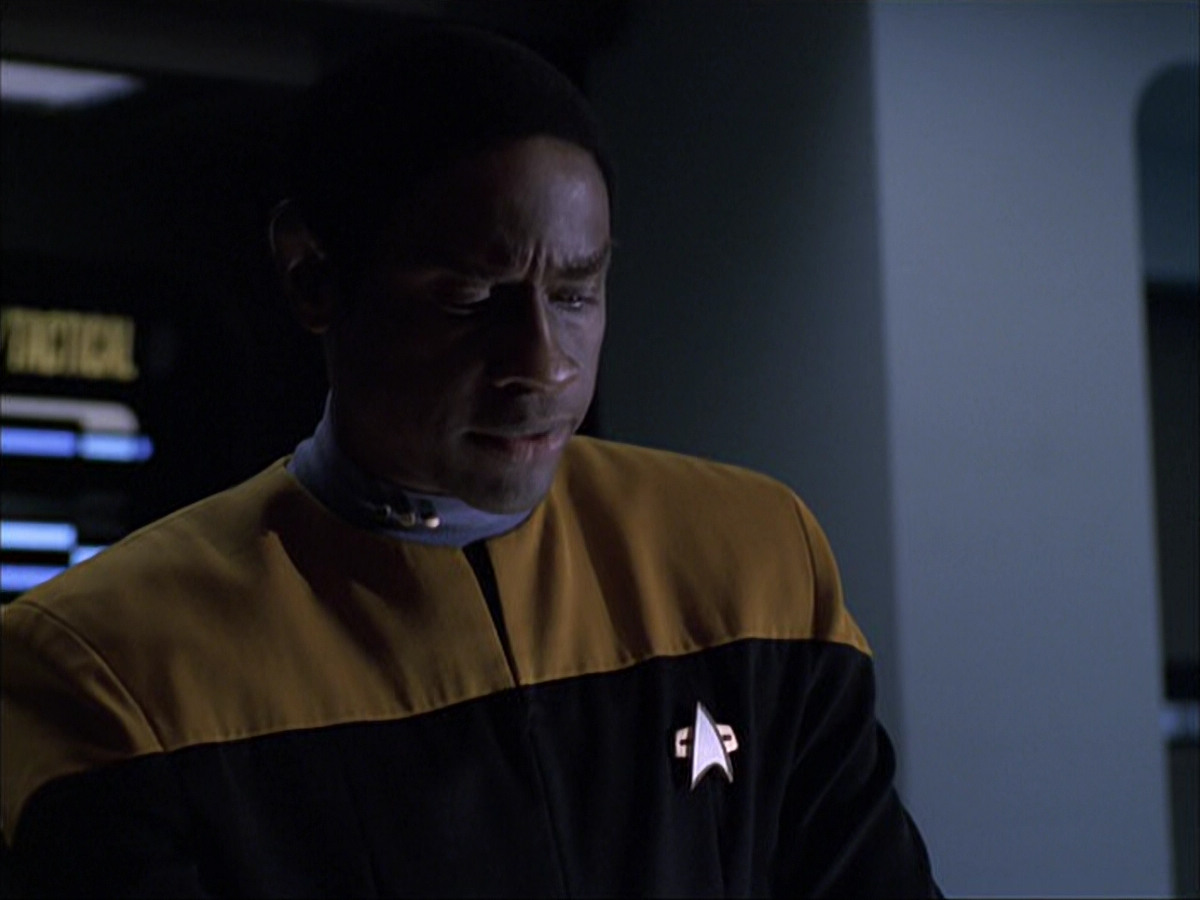 extant_StarTrek_VOY_6x07-DragonsTeeth_03059.jpg