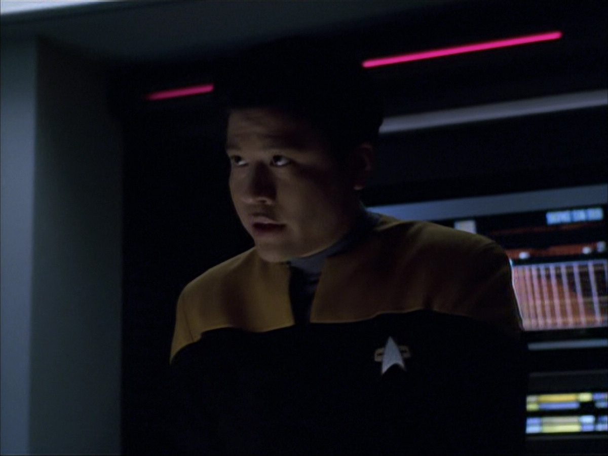 extant_StarTrek_VOY_6x07-DragonsTeeth_03070.jpg