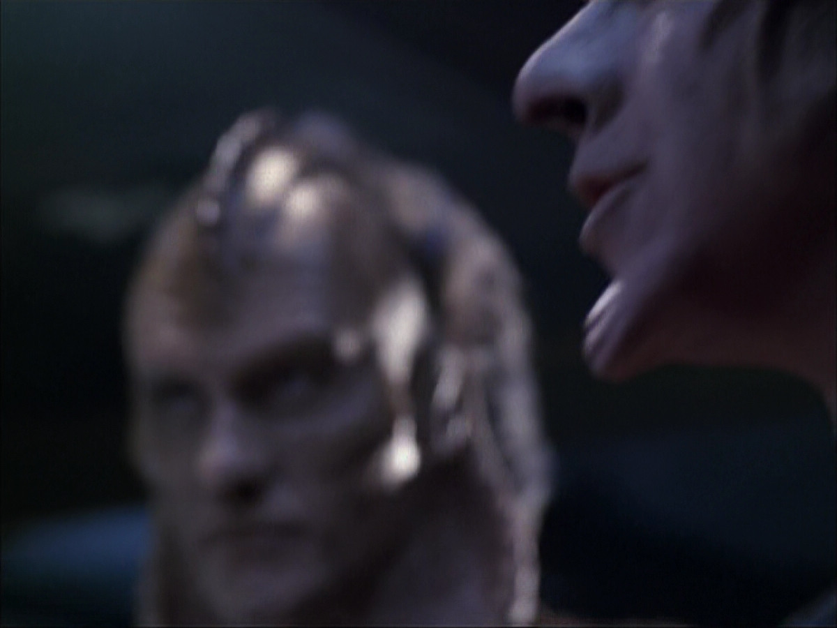 extant_StarTrek_VOY_6x07-DragonsTeeth_03082.jpg