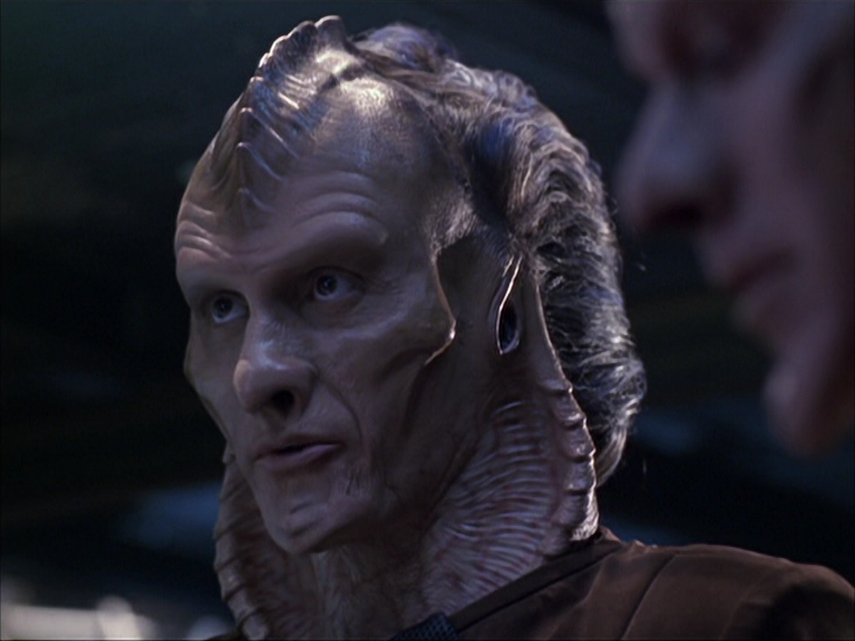 extant_StarTrek_VOY_6x07-DragonsTeeth_03086.jpg