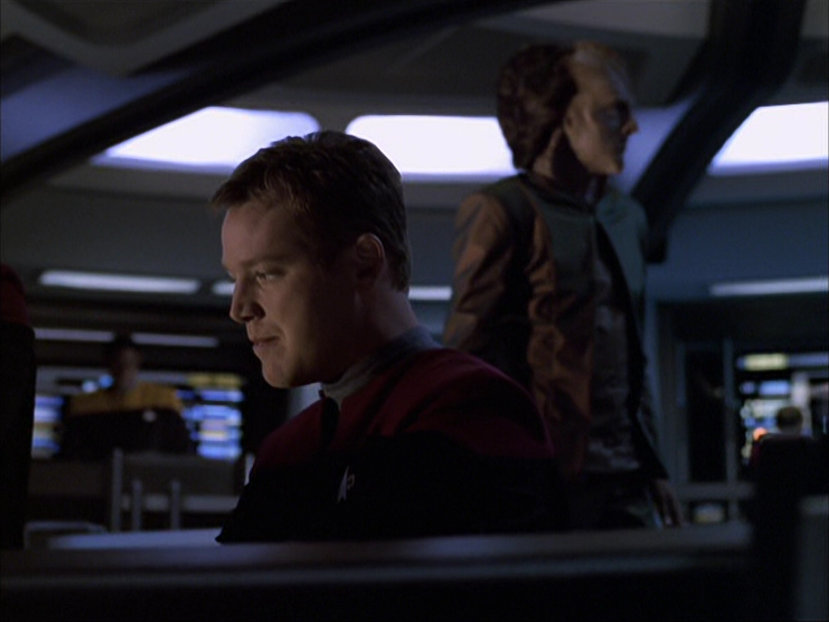 extant_StarTrek_VOY_6x07-DragonsTeeth_03098.jpg