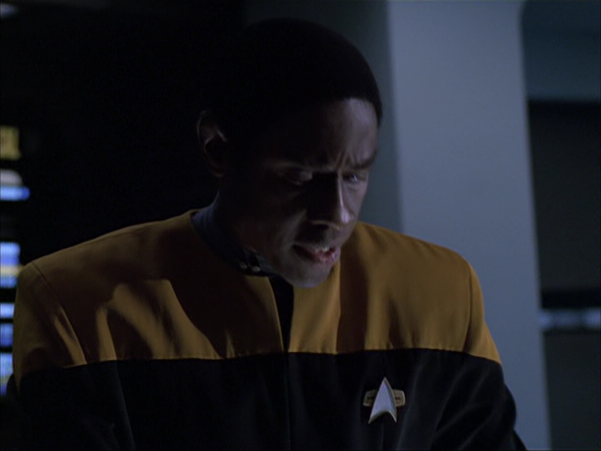 extant_StarTrek_VOY_6x07-DragonsTeeth_03102.jpg