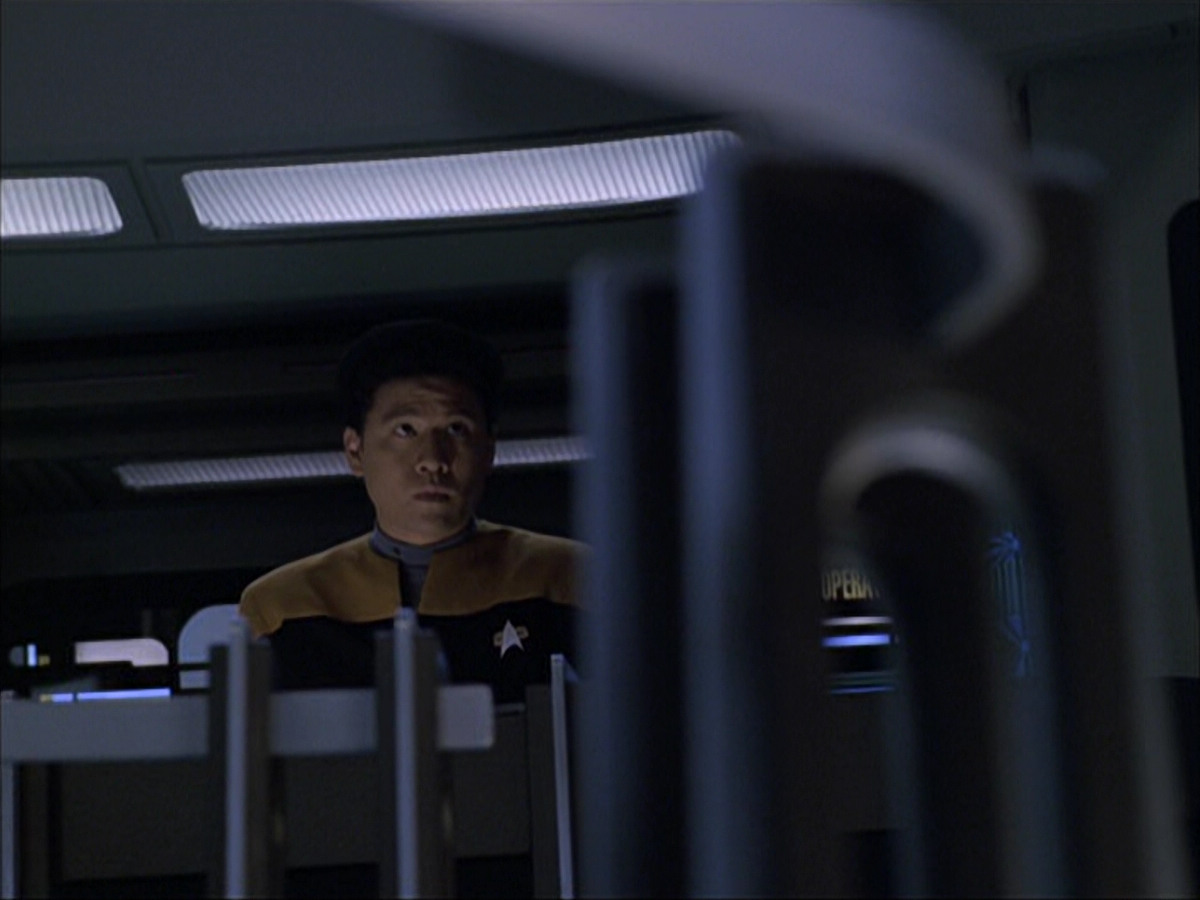 extant_StarTrek_VOY_6x07-DragonsTeeth_03111.jpg