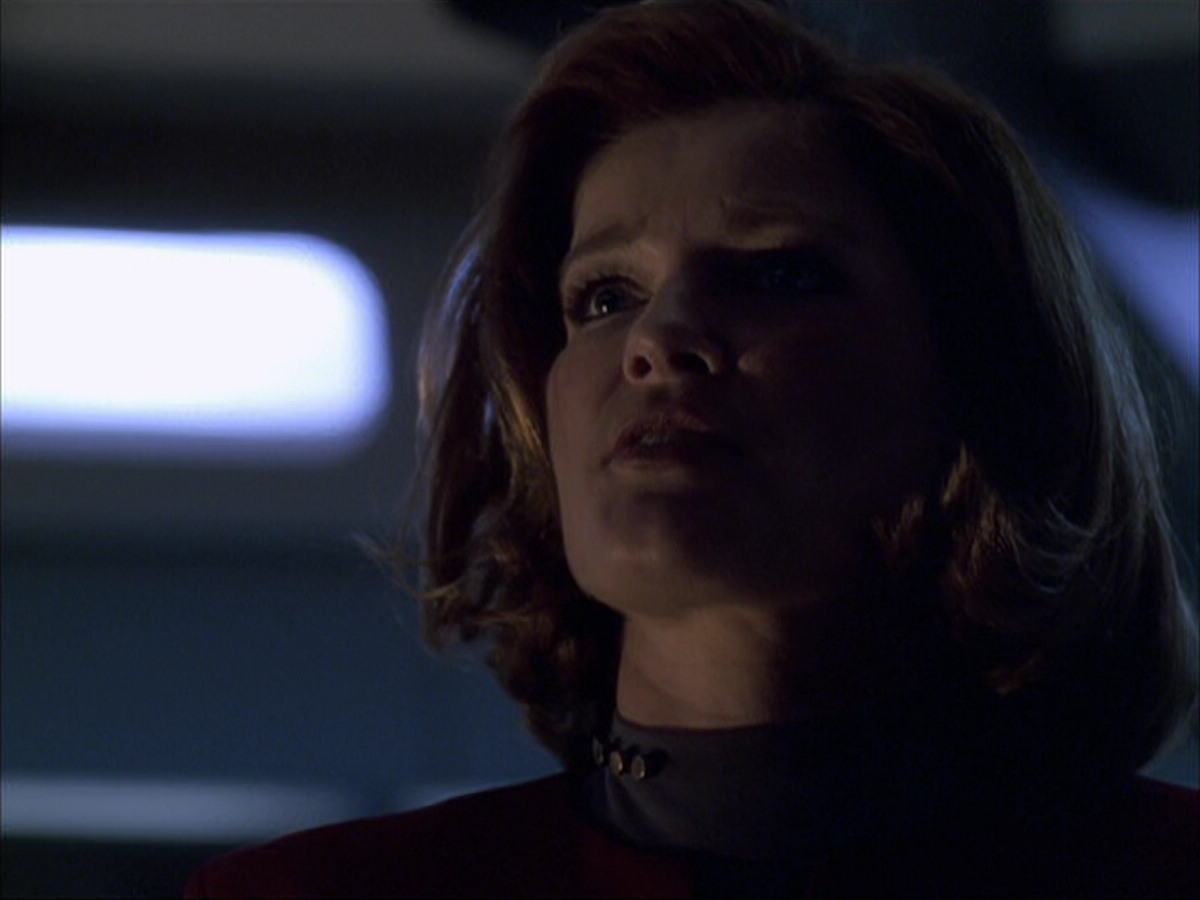 extant_StarTrek_VOY_6x07-DragonsTeeth_03114.jpg