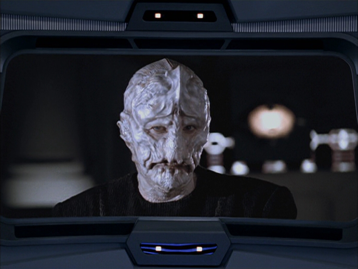 extant_StarTrek_VOY_6x07-DragonsTeeth_03117.jpg
