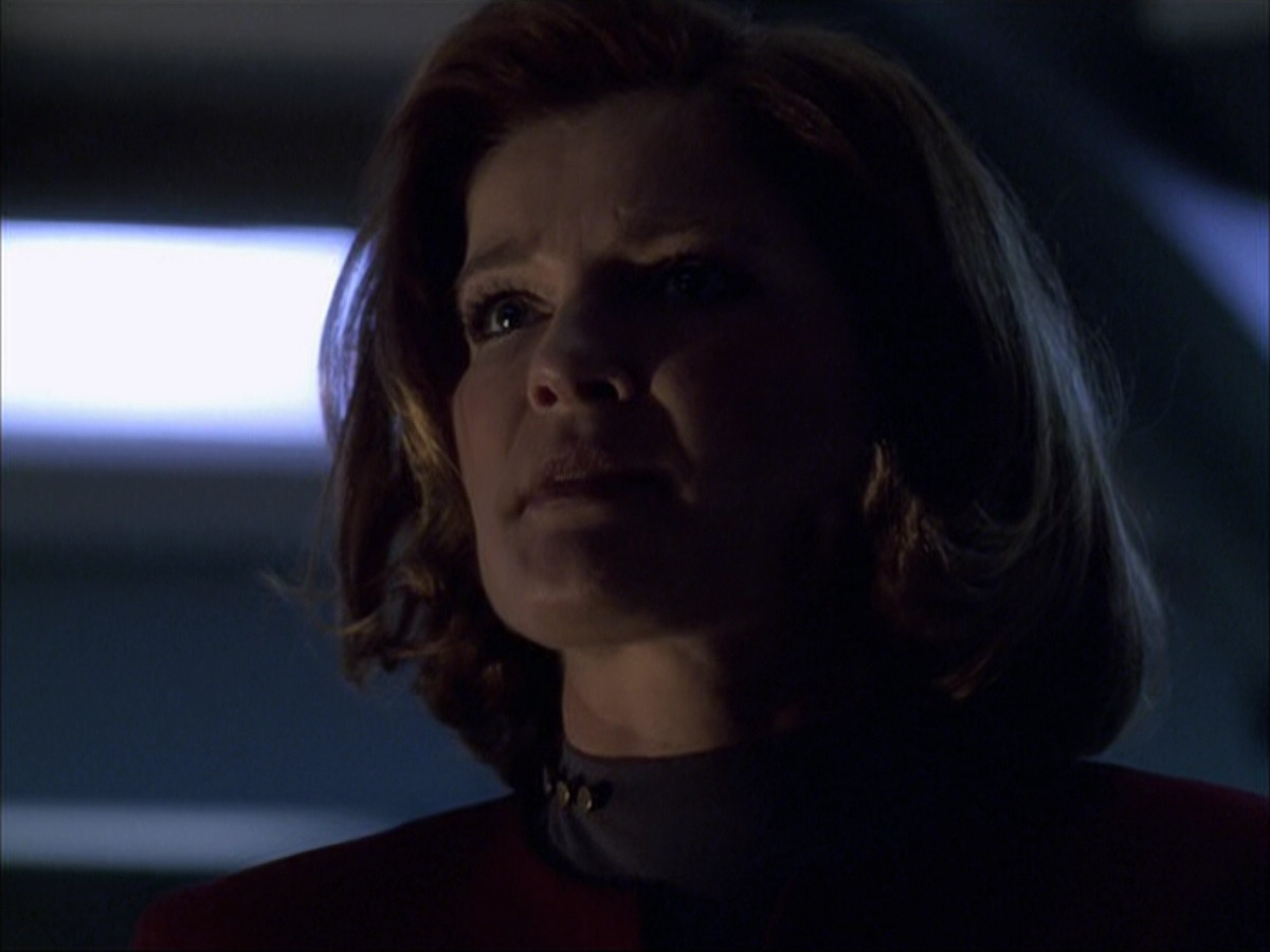 extant_StarTrek_VOY_6x07-DragonsTeeth_03121.jpg