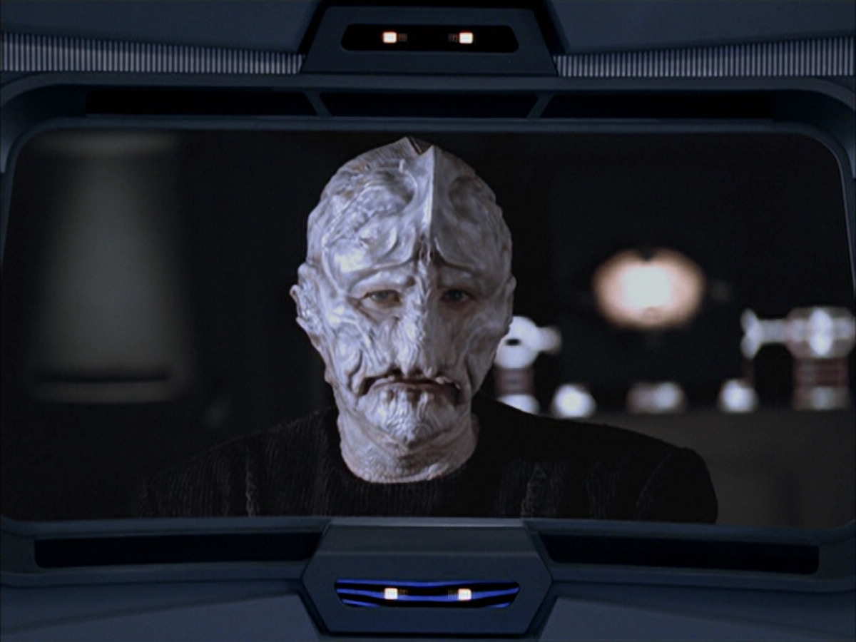 extant_StarTrek_VOY_6x07-DragonsTeeth_03128.jpg
