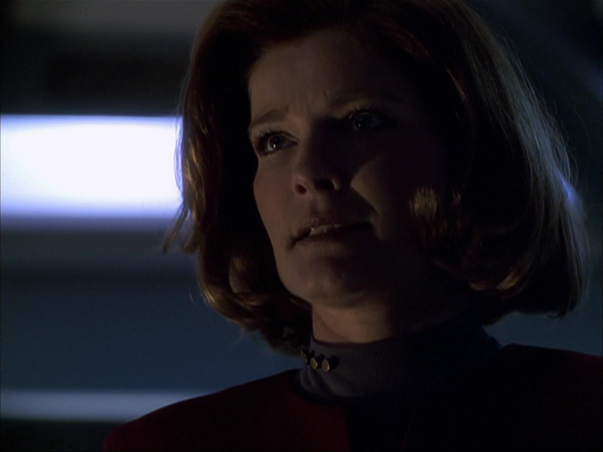 extant_StarTrek_VOY_6x07-DragonsTeeth_03129.jpg