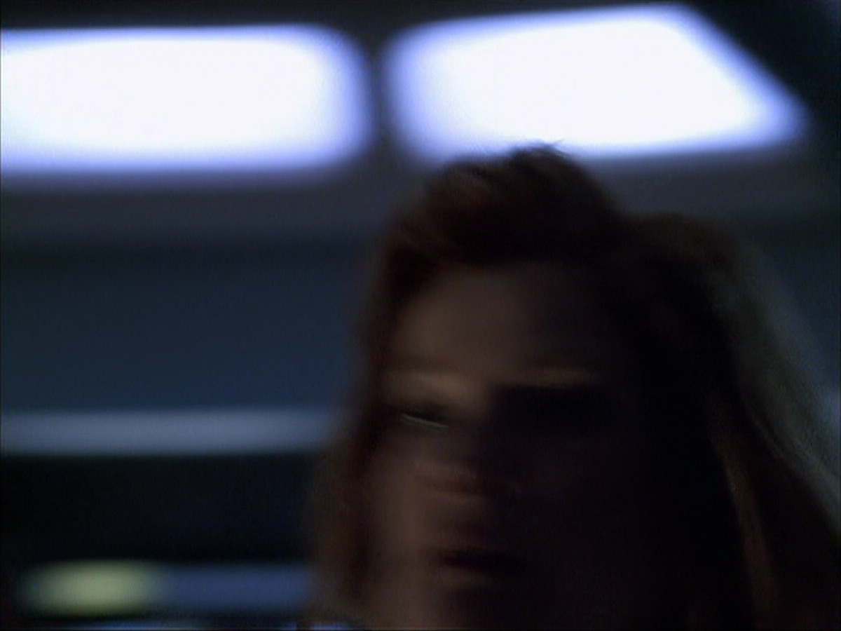 extant_StarTrek_VOY_6x07-DragonsTeeth_03130.jpg