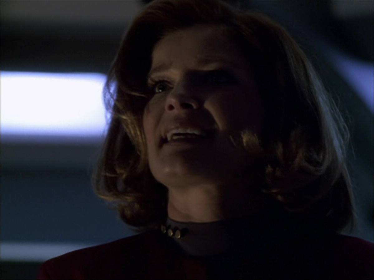extant_StarTrek_VOY_6x07-DragonsTeeth_03132.jpg