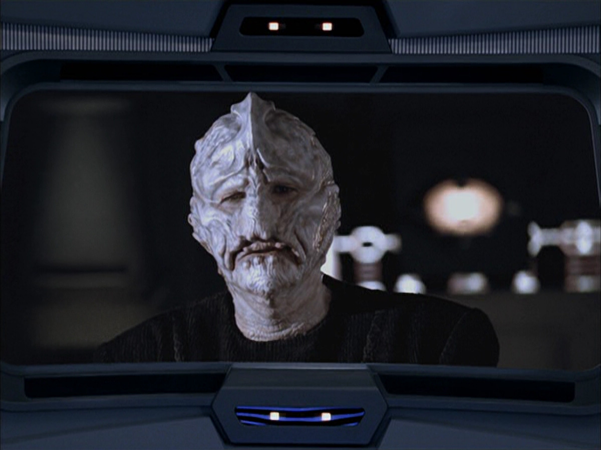 extant_StarTrek_VOY_6x07-DragonsTeeth_03136.jpg