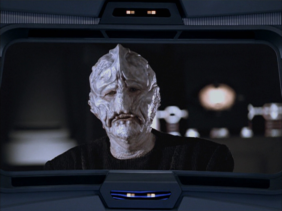 extant_StarTrek_VOY_6x07-DragonsTeeth_03138.jpg
