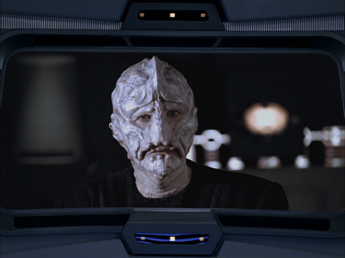 extant_StarTrek_VOY_6x07-DragonsTeeth_03143.jpg