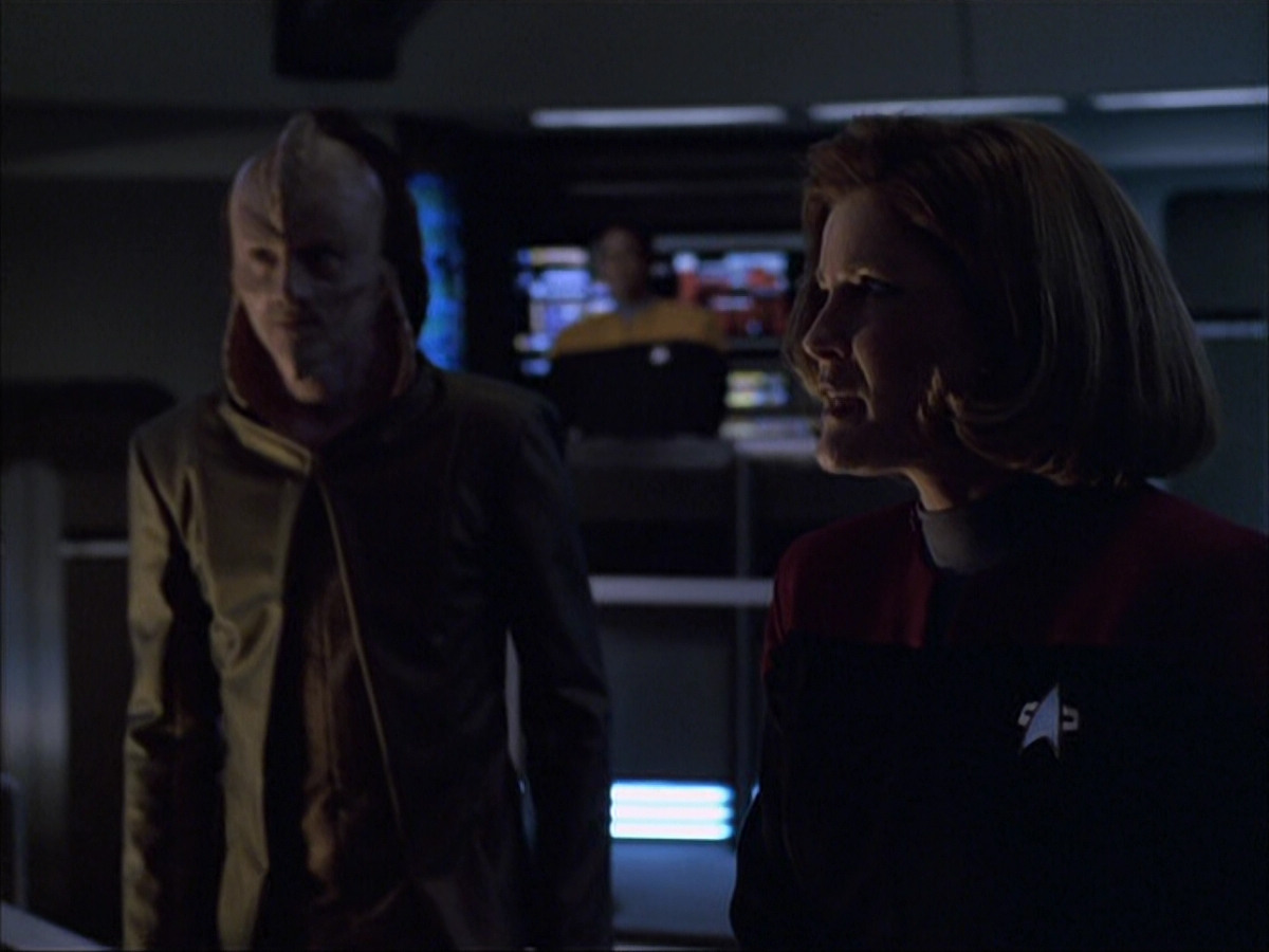 extant_StarTrek_VOY_6x07-DragonsTeeth_03146.jpg