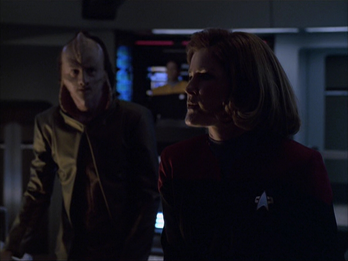 extant_StarTrek_VOY_6x07-DragonsTeeth_03155.jpg
