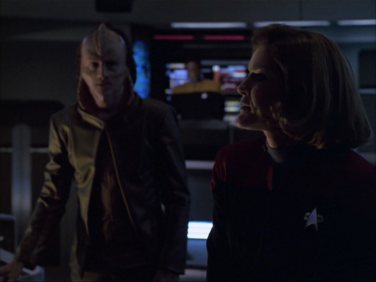 extant_StarTrek_VOY_6x07-DragonsTeeth_03160.jpg