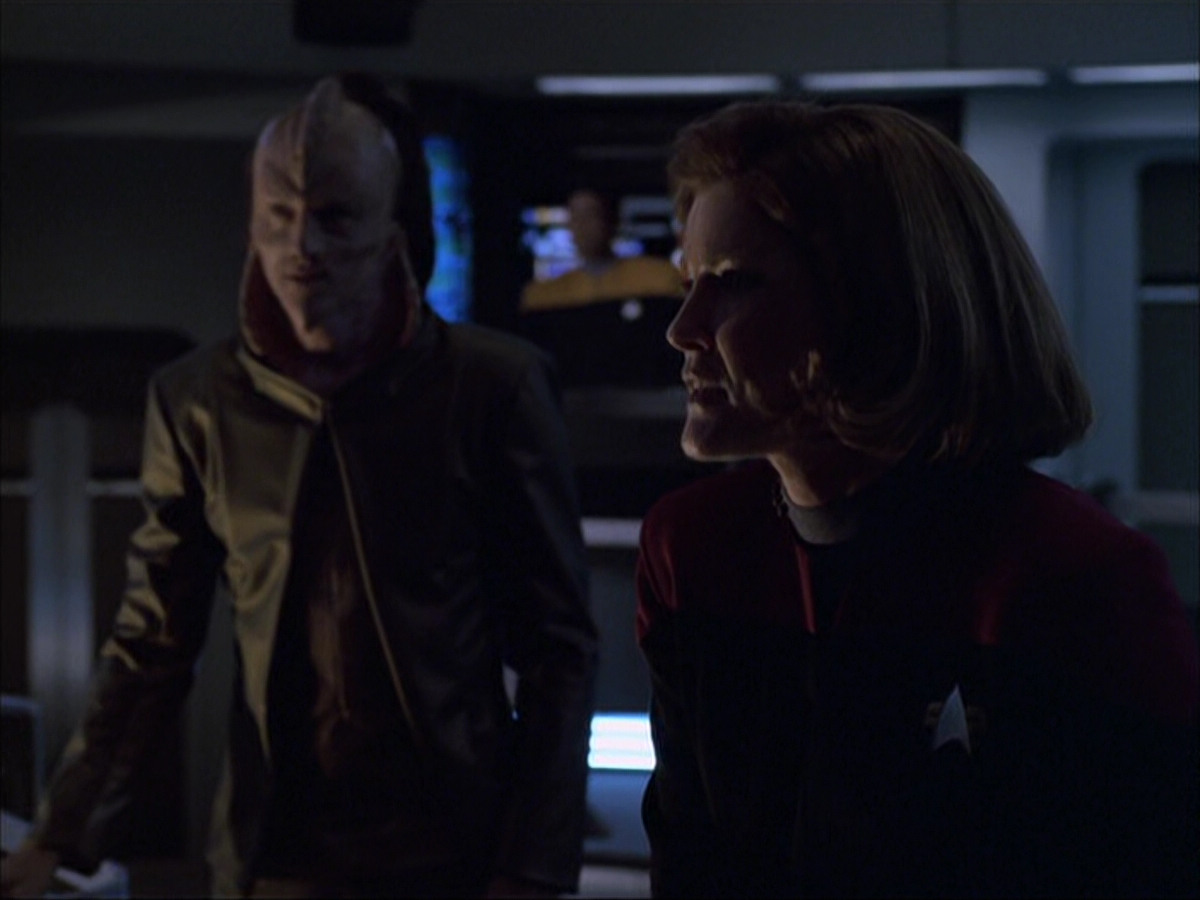 extant_StarTrek_VOY_6x07-DragonsTeeth_03168.jpg
