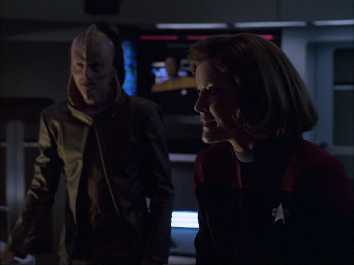 extant_StarTrek_VOY_6x07-DragonsTeeth_03169.jpg