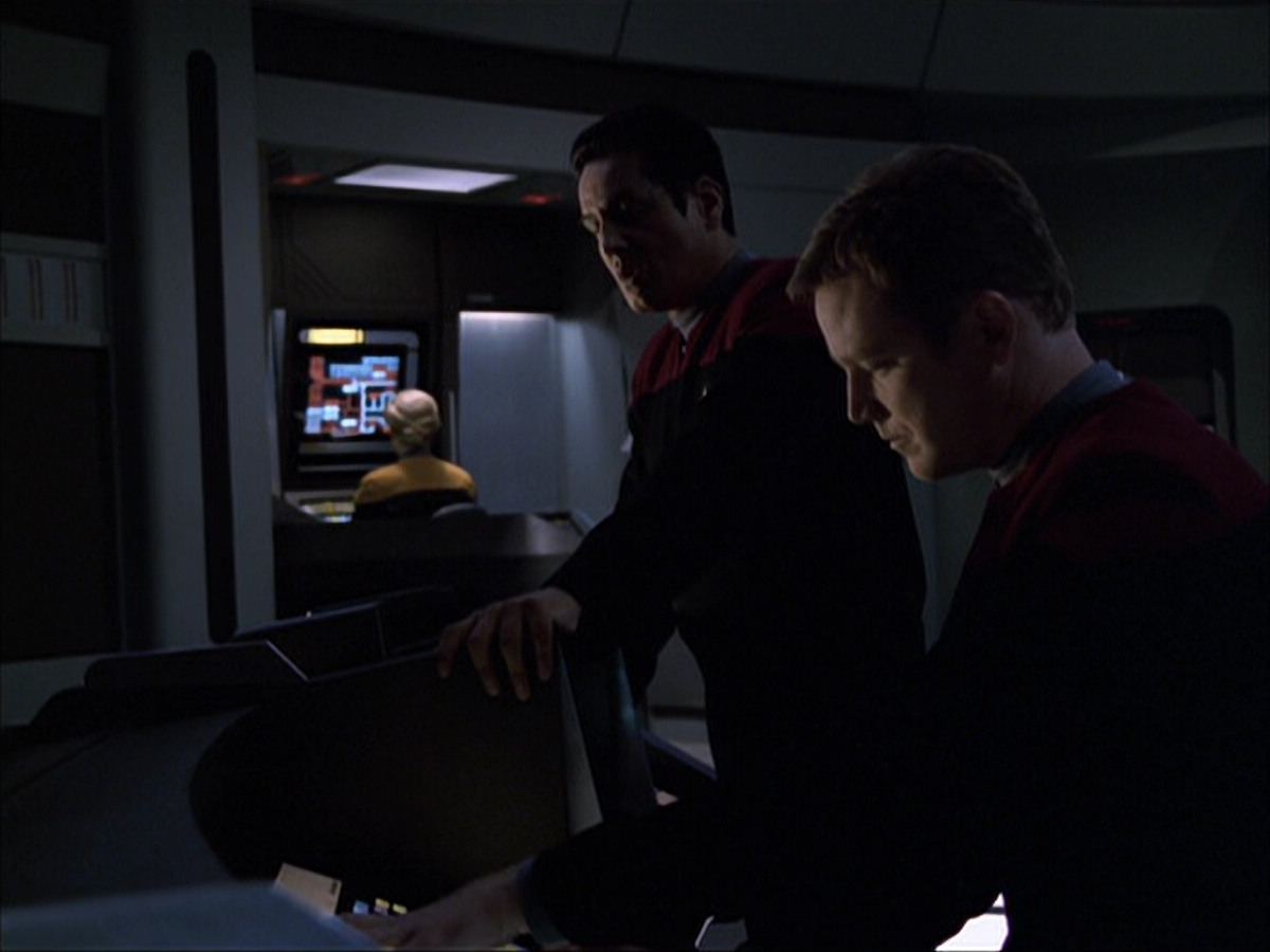 extant_StarTrek_VOY_6x07-DragonsTeeth_03178.jpg