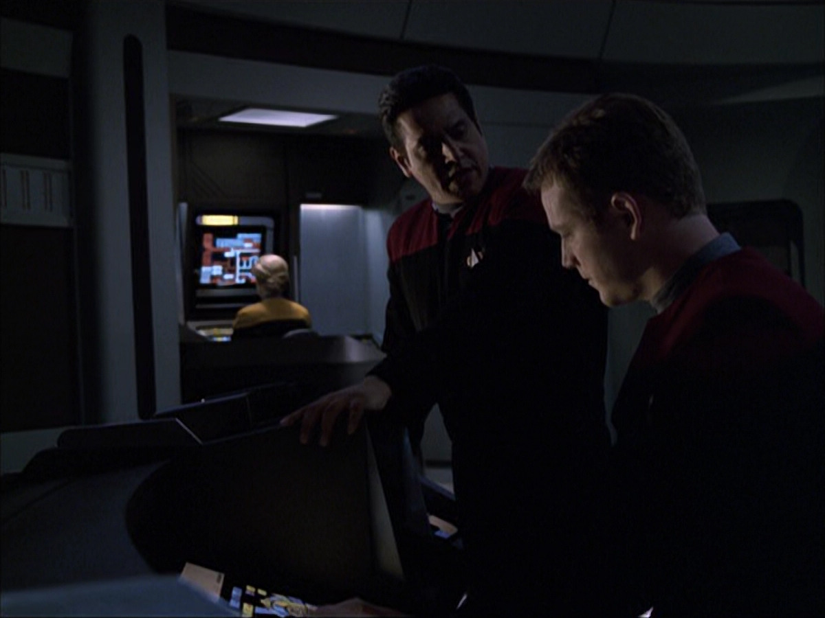 extant_StarTrek_VOY_6x07-DragonsTeeth_03179.jpg