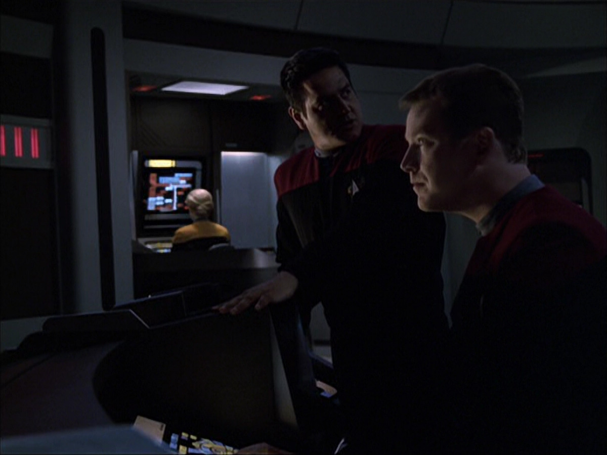 extant_StarTrek_VOY_6x07-DragonsTeeth_03180.jpg