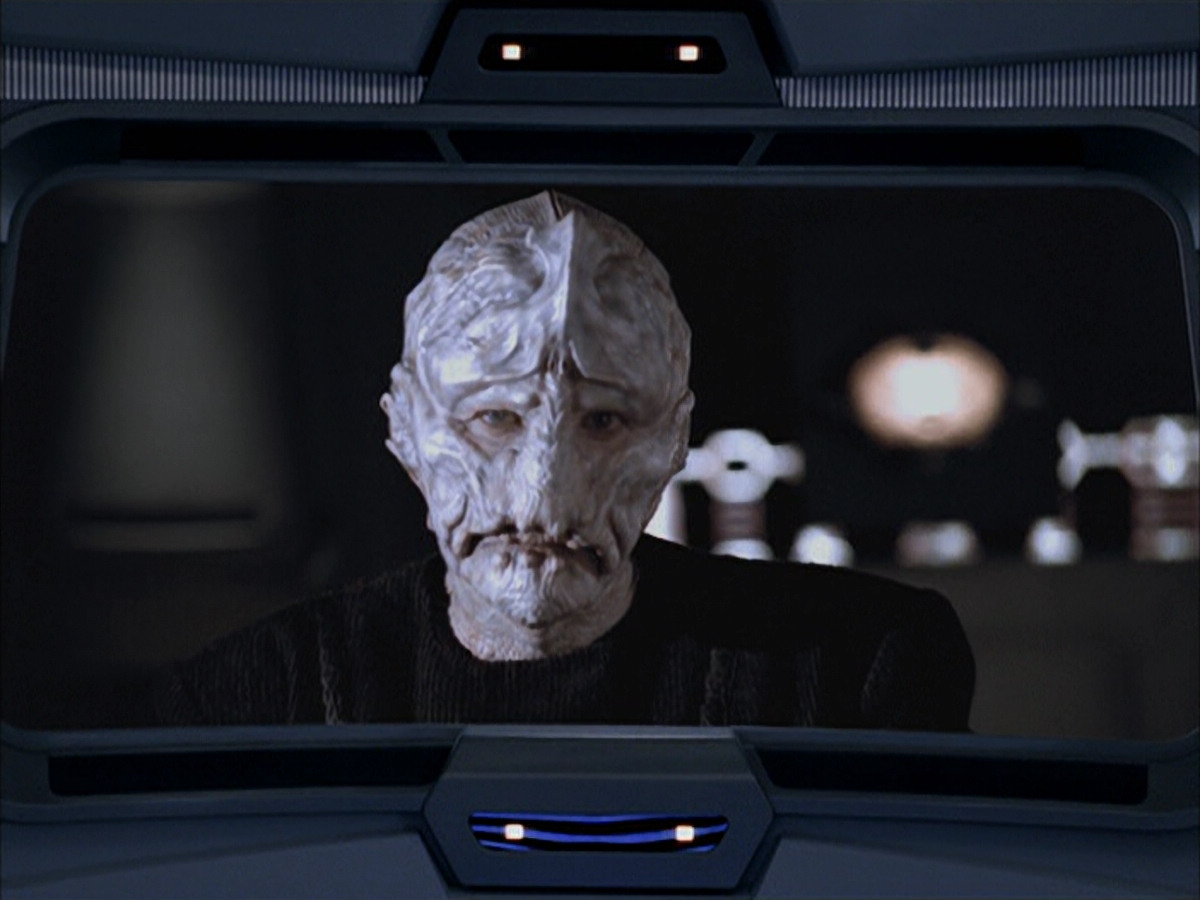 extant_StarTrek_VOY_6x07-DragonsTeeth_03186.jpg