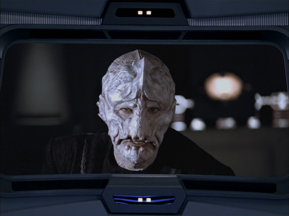 extant_StarTrek_VOY_6x07-DragonsTeeth_03187.jpg
