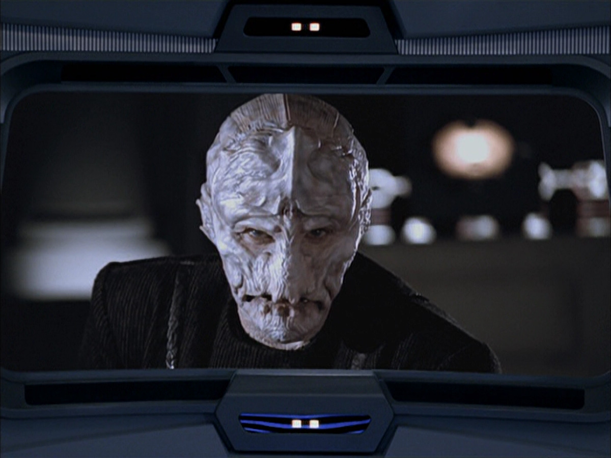 extant_StarTrek_VOY_6x07-DragonsTeeth_03189.jpg