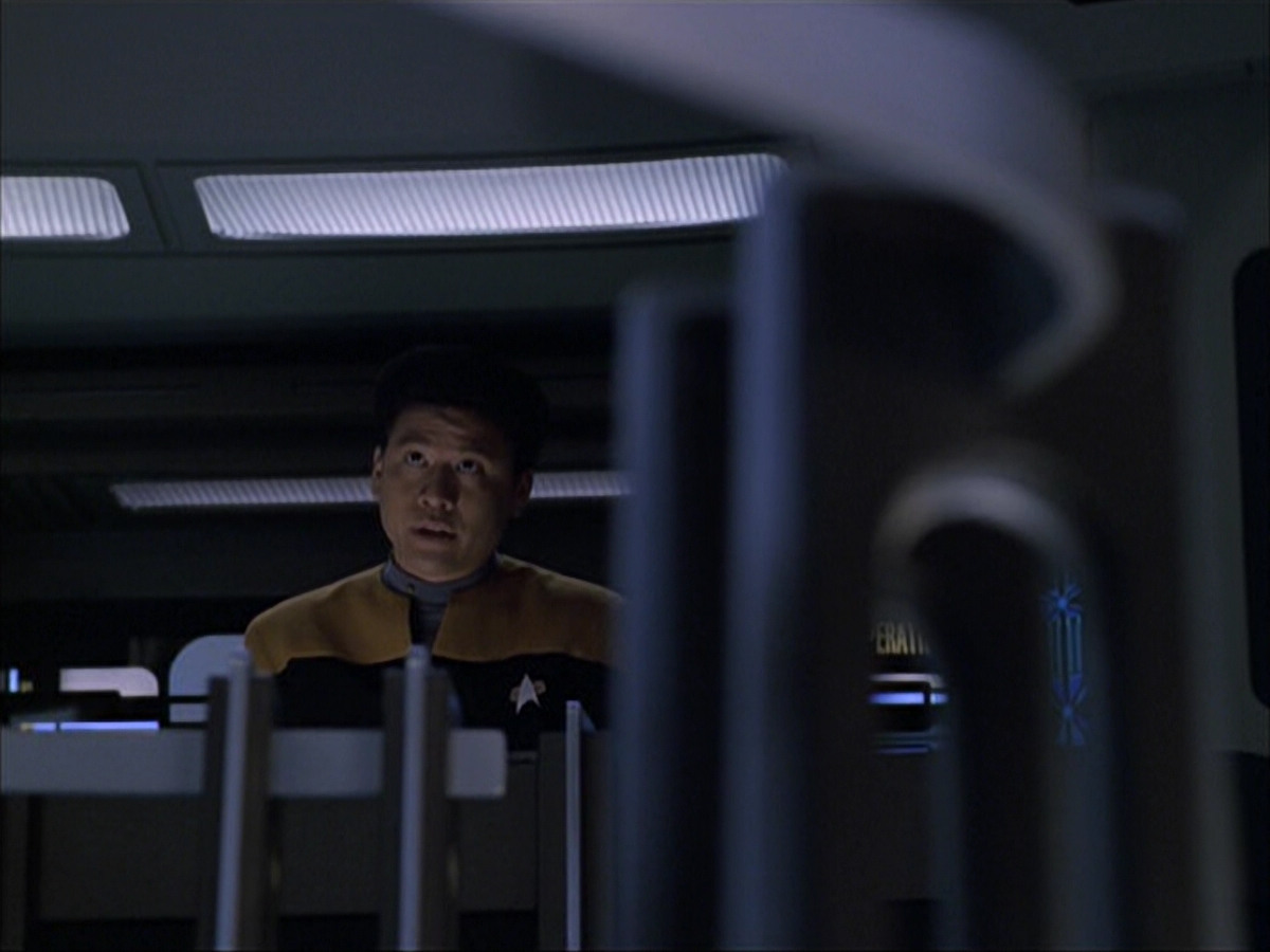 extant_StarTrek_VOY_6x07-DragonsTeeth_03195.jpg